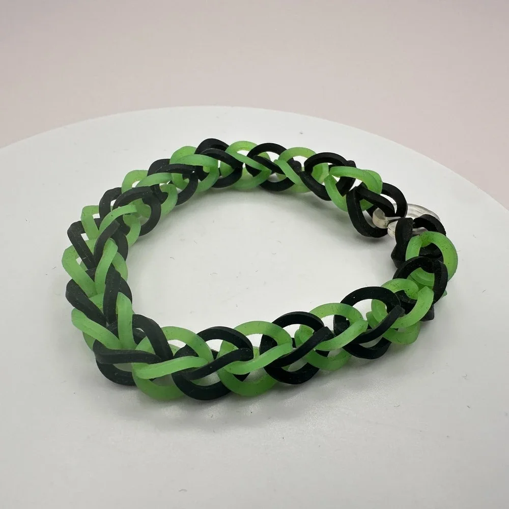 Vintage 90s Handmade Loom Rubber Band Bracelet Fishtail Weave Fashion Jewelry